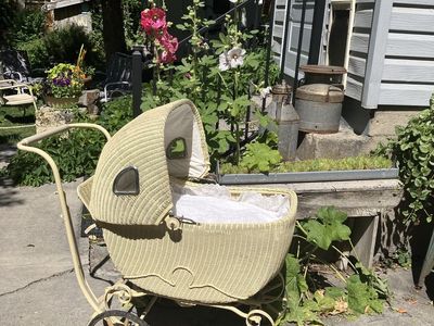 Vintage Wicker Baby Pram / Carriage – Perfect Photo Prop