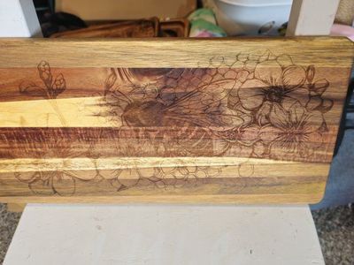 HONEYBEE 1 Cutting Board