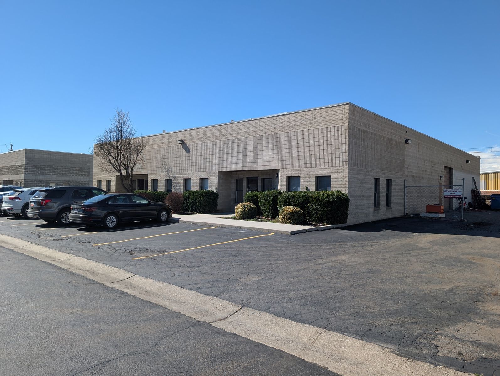 4,000 SF office/warehouse WITH YARD for lease
