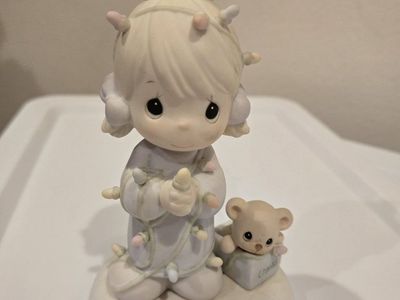 Precious Moments Porcelain Figurine "May Your Christmas Be Delightful" #604135
