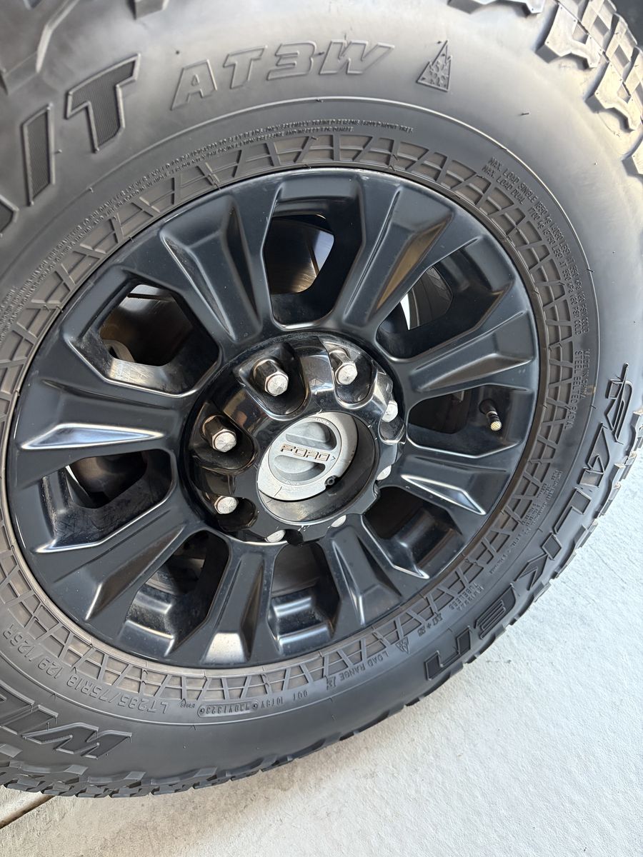 Ford Superduty Tremor 18" Black rims/wheels