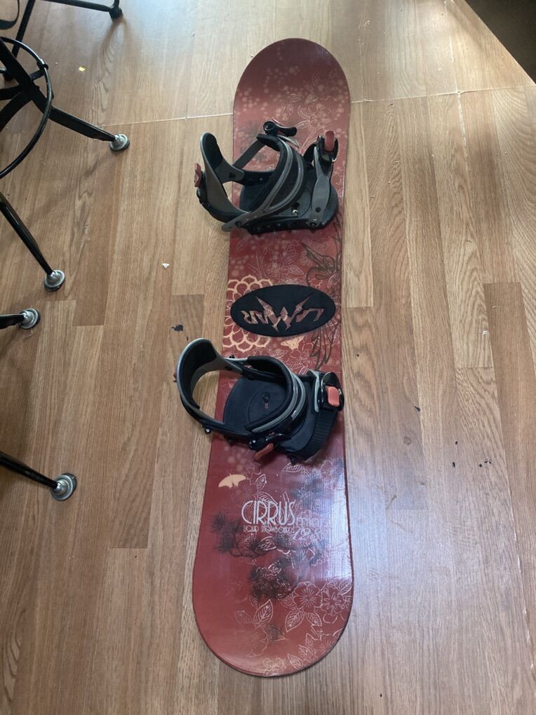 Kids Snowboard 128cm Brand Liquid