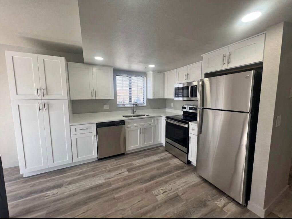 GIrls 4 Person Apartment Lease At The Branbury