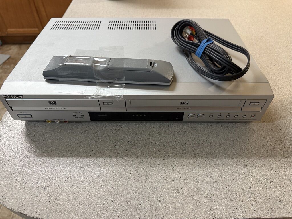 SONY DVD/VHS PLAYER WITH REMOTE. ONLY VHS WORKS