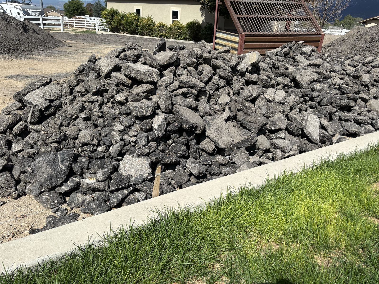 Free Asphalt Millings / Chunks
