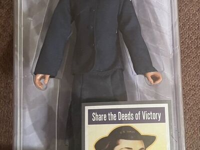 Collectible Tribute To valor Eleanors Waves Figure