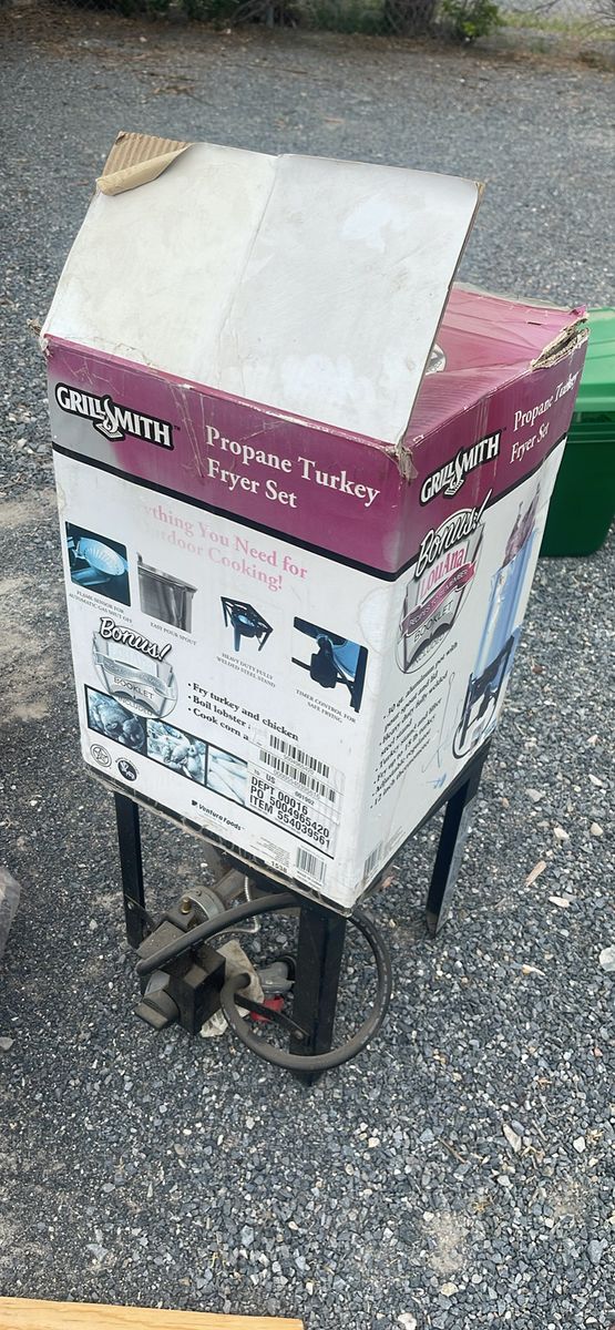 Grill Smith Propane Turkey Fryer Set - Outdoor Cooking Essential for Turkey,