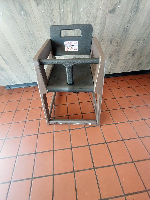 Plastic Highchair – Brand New, Assembled