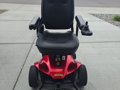 Jazzy motorized chair with Linx Controller, like new works perfect.