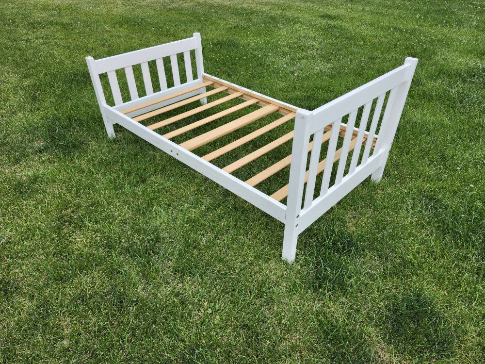 Toddler Bed – $10 OBO