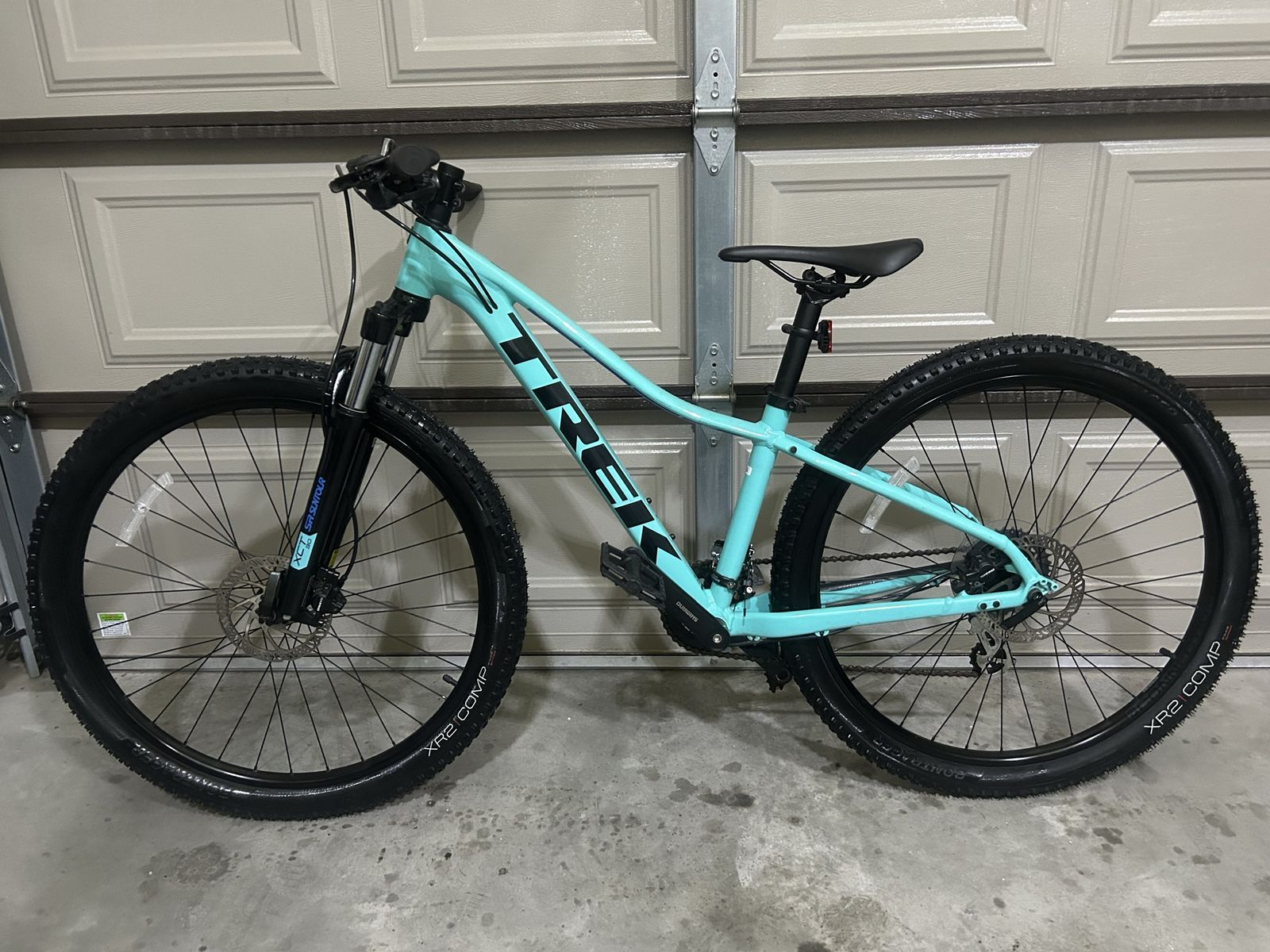 3 Mountain Bikes and 2 Hybrid Bikes For Sale