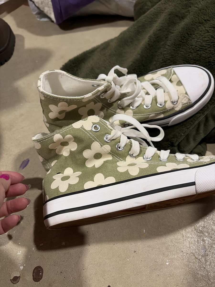 Unbranded Green Floral High-Top Canvas Sneakers - Daisy Pattern, White Laces size 6