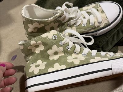 Unbranded Green Floral High-Top Canvas Sneakers - Daisy Pattern, White Laces size 6