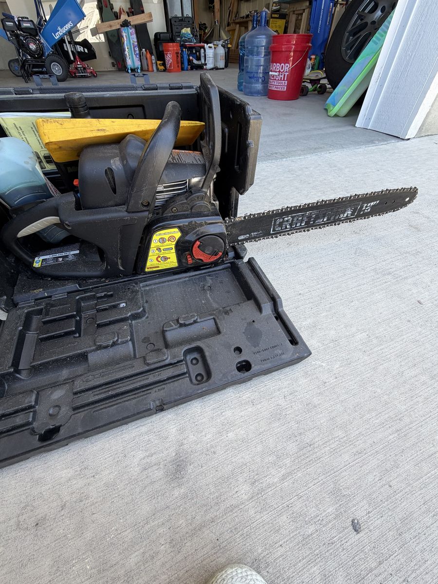 Craftsman 18" 42cc Gas Chainsaw with Carrying Case - Used