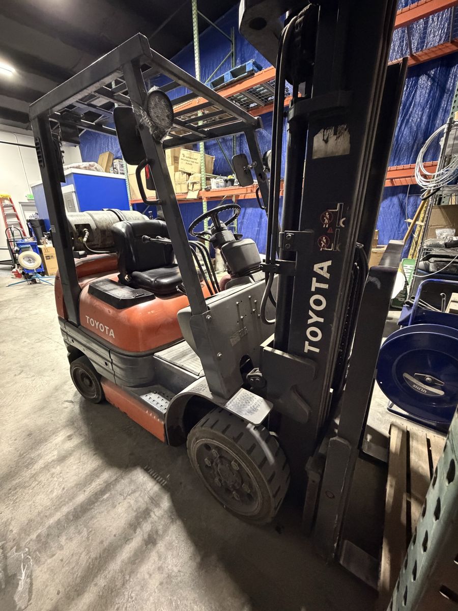 Toyota 5,000 LB LP Propane Forklift Runs Great!