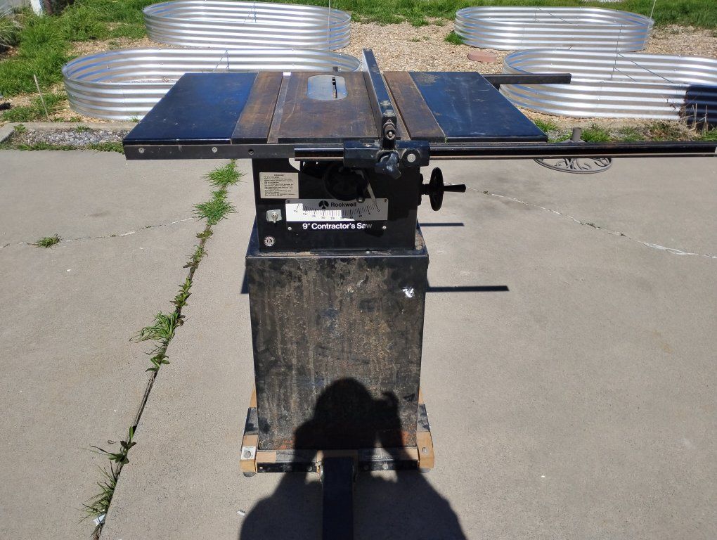 Contractor table saw