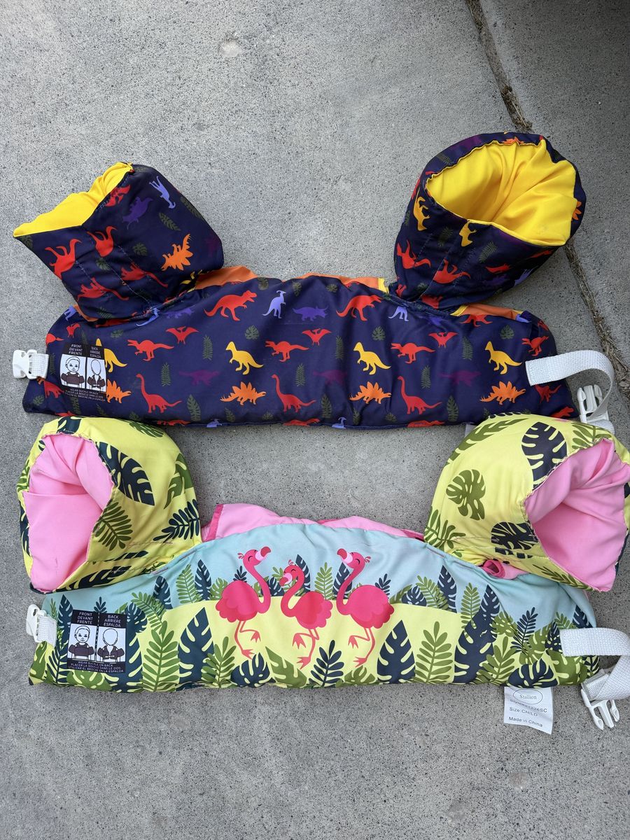 Kids puddle jumper style life vests