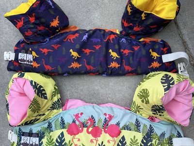 Kids puddle jumper style life vests