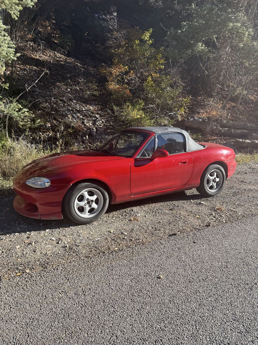 Mazda Miata MX-5 Roadster (NA/NB) Convertible Red 2-Door