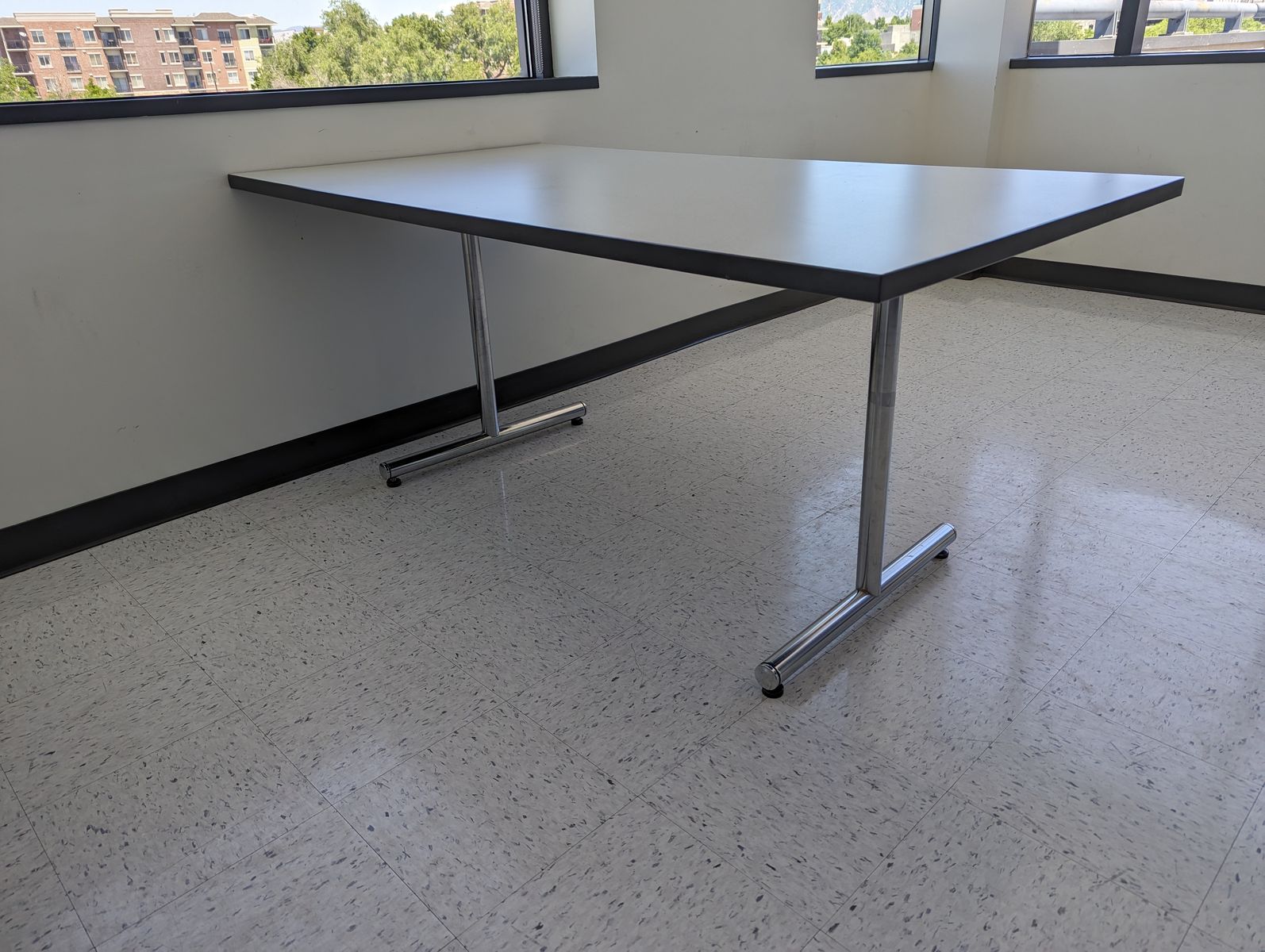 Tables / Desks