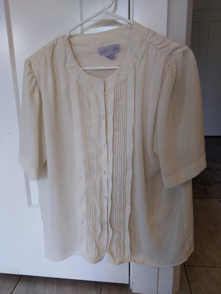 size 8 Laura and Jayne Women's Short Sleeve Blouse - 100% Polyester