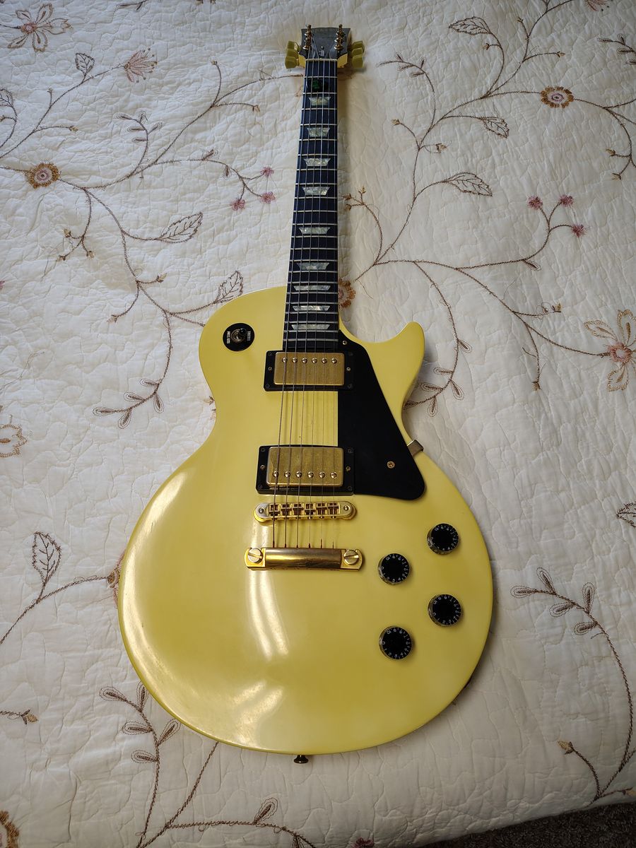Les Paul Studio Gibson guitar