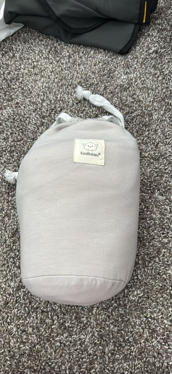 KeaBabies Baby Wrap Carrier in Bag like new condition