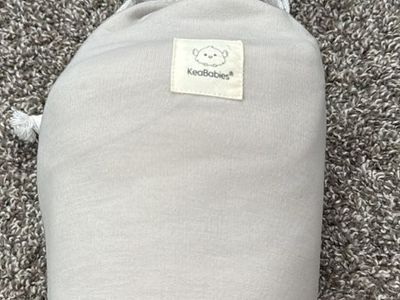 KeaBabies Baby Wrap Carrier in Bag like new condition