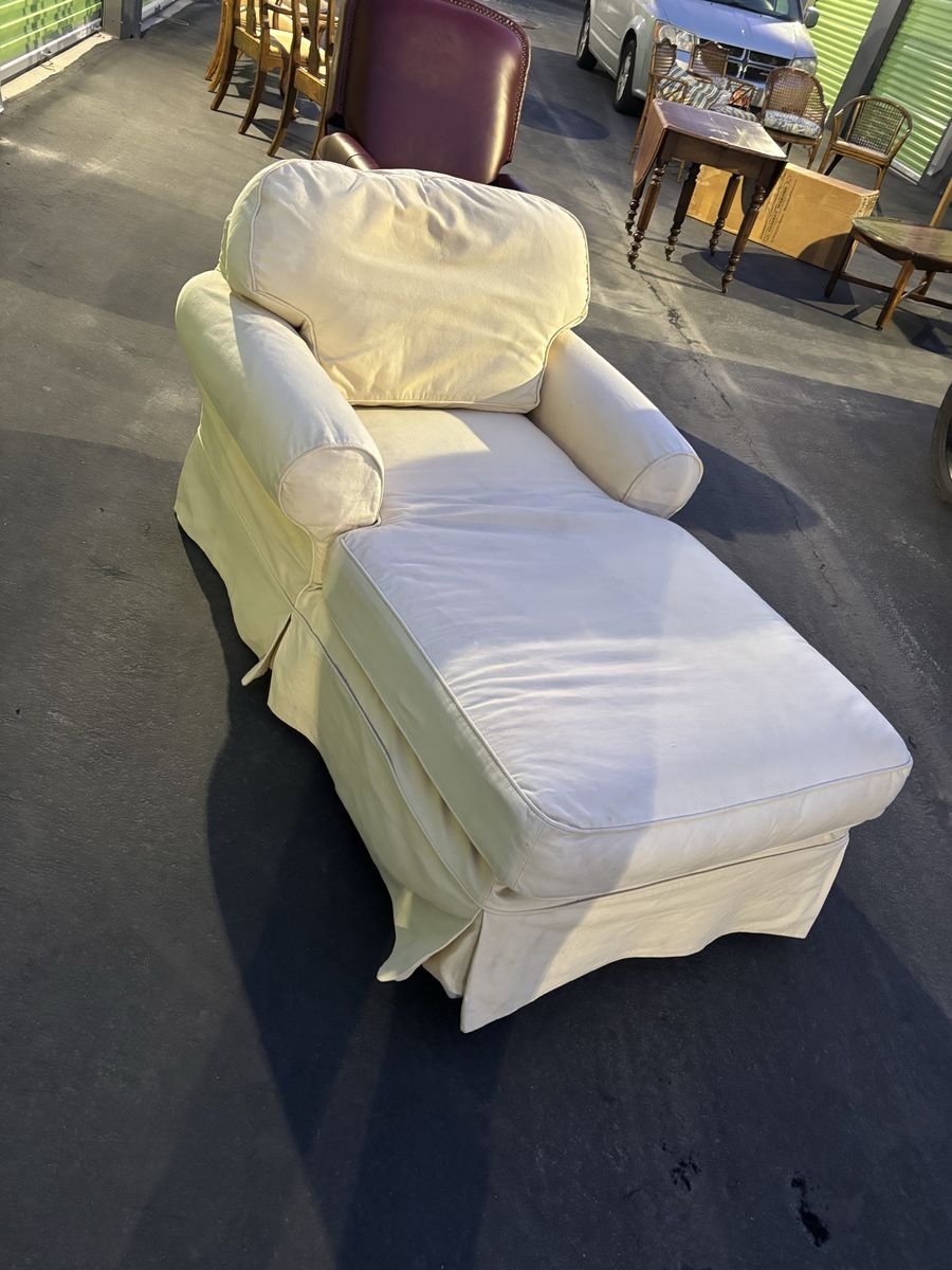 Chaise Lounge Chair With Armrests