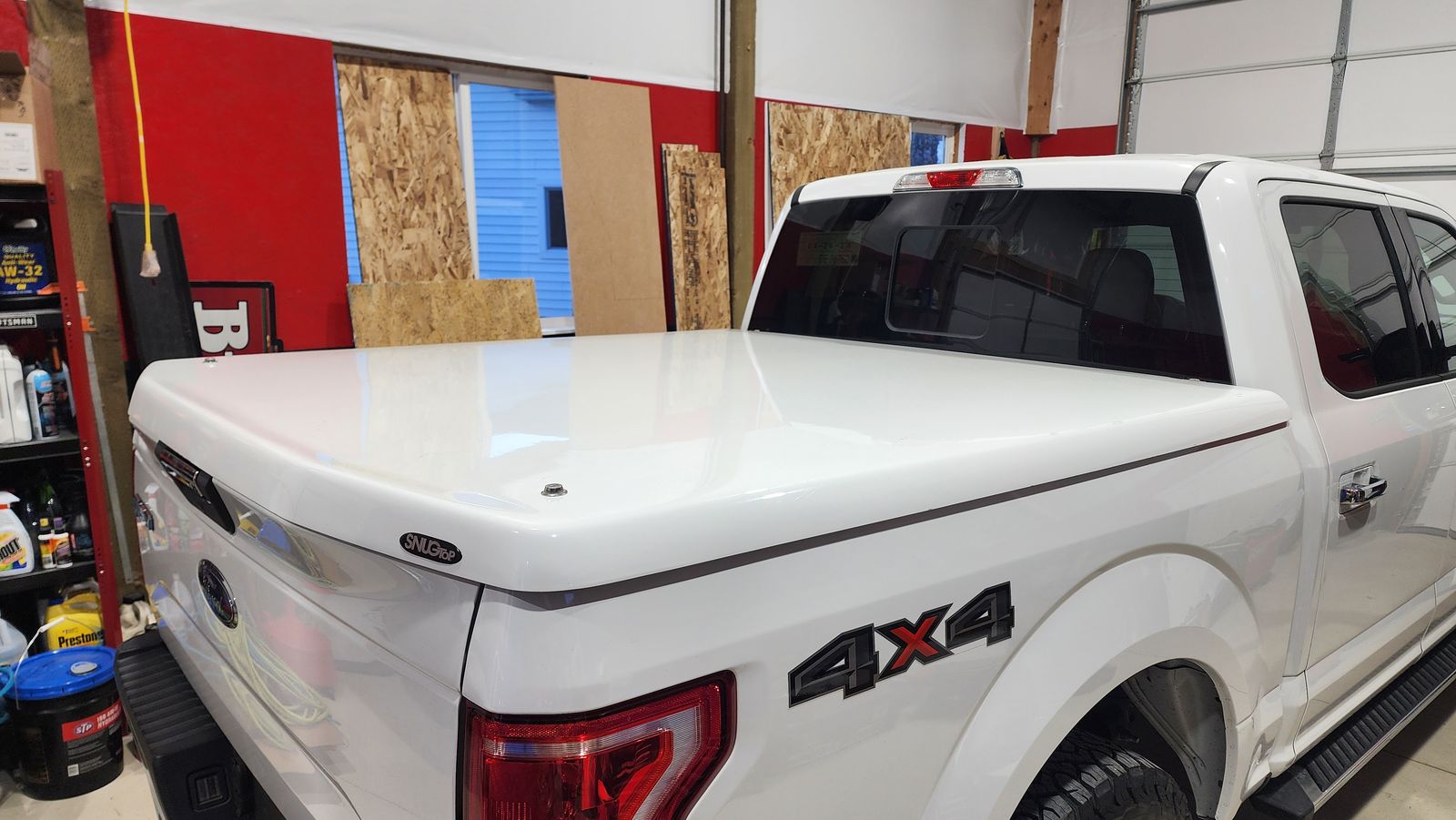 SnugTop SnugLid White Solid Bed Cap Tonneau Cover F150 5.5' bed