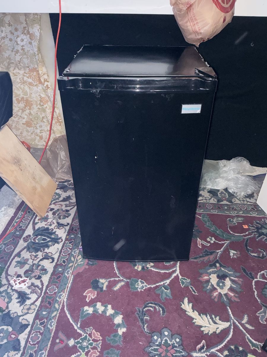 Mini fridge