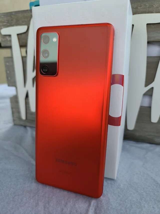 Samsung galaxy S20 FE 128 GB Unlocked