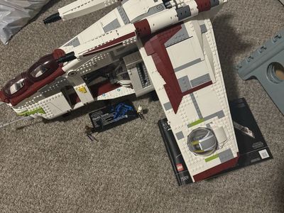 LEGO Star Wars Republic Gunship 75309 UCS Set with Minifigures and Manual