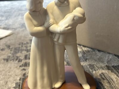 Deseret Book Hansen Classics “New Love” statue