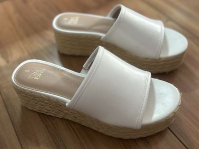 Time and True sandals SZ 6
