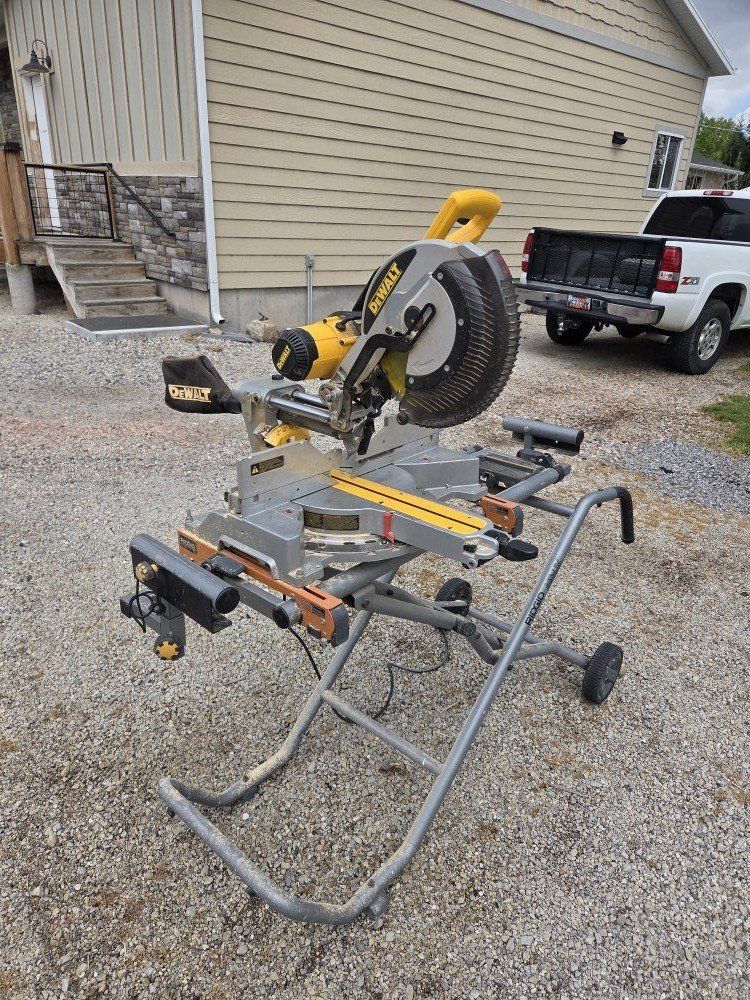 Dewalt 12" Sliding Compound miter w/stand