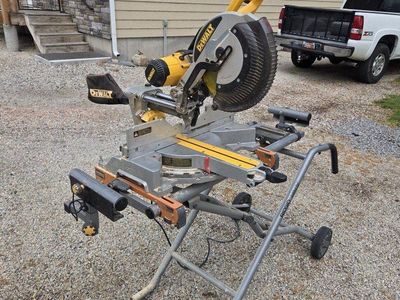 Dewalt 12" Sliding Compound miter w/stand