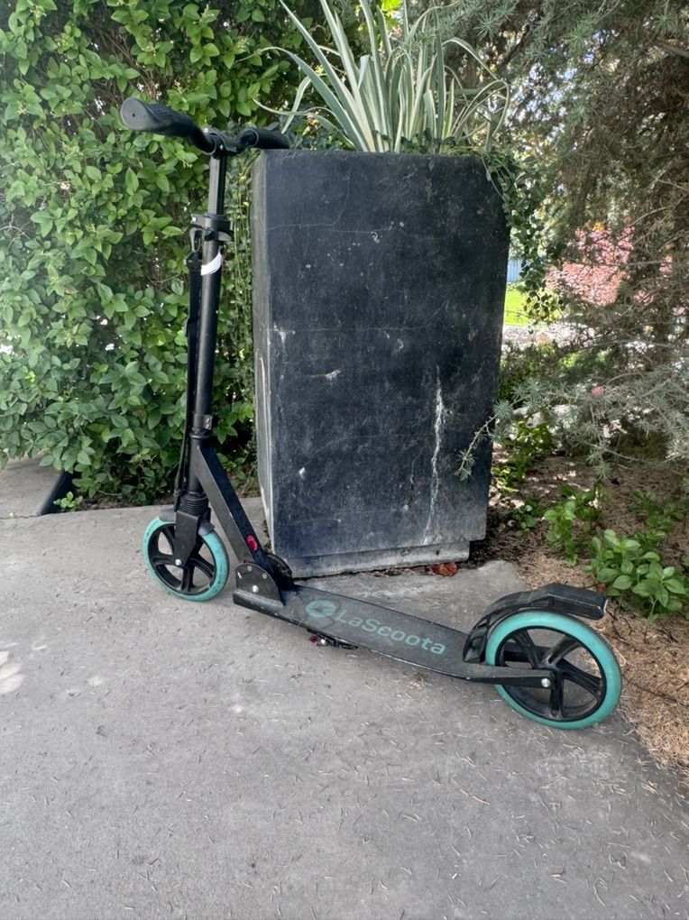 LaScoota Folding Kick Scooter for Kids & Teens