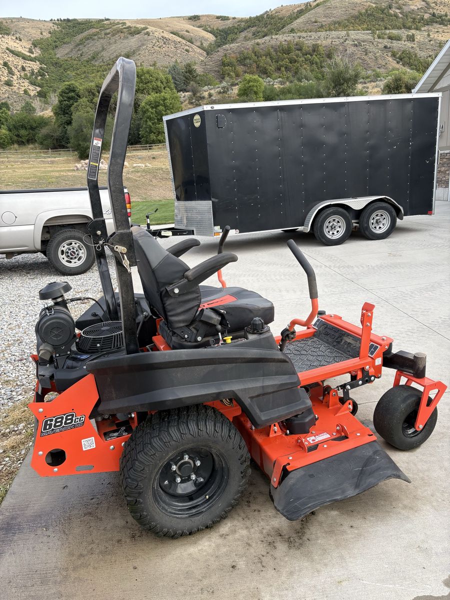 2022 Bad Boy Maverick HD 688cc Zero Turn Lawn Mower 42”