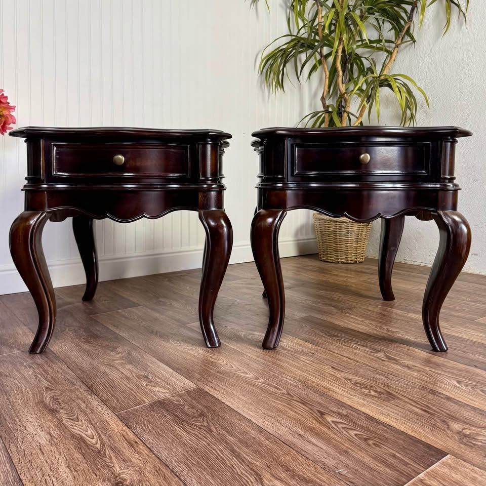 Vintage Queen Ann End Tables / Nightstands