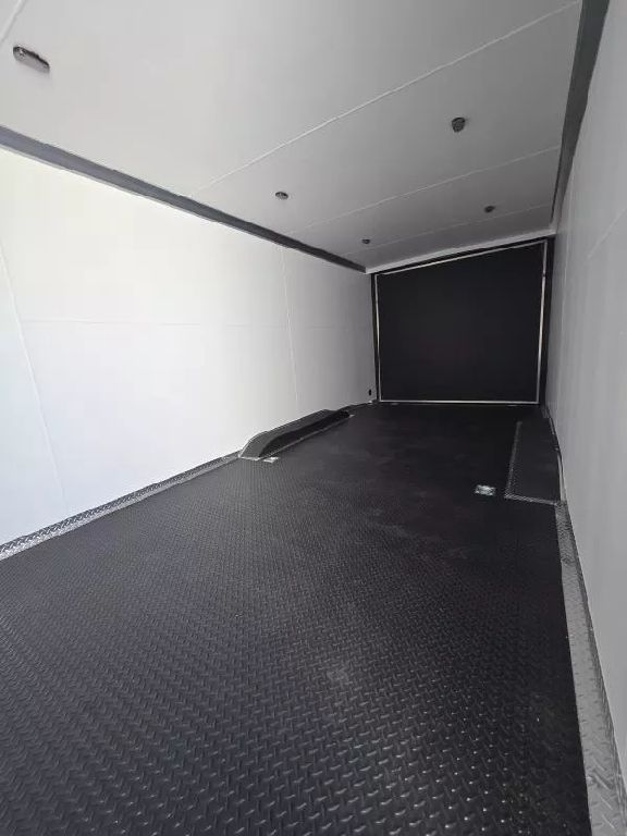 Main image 4