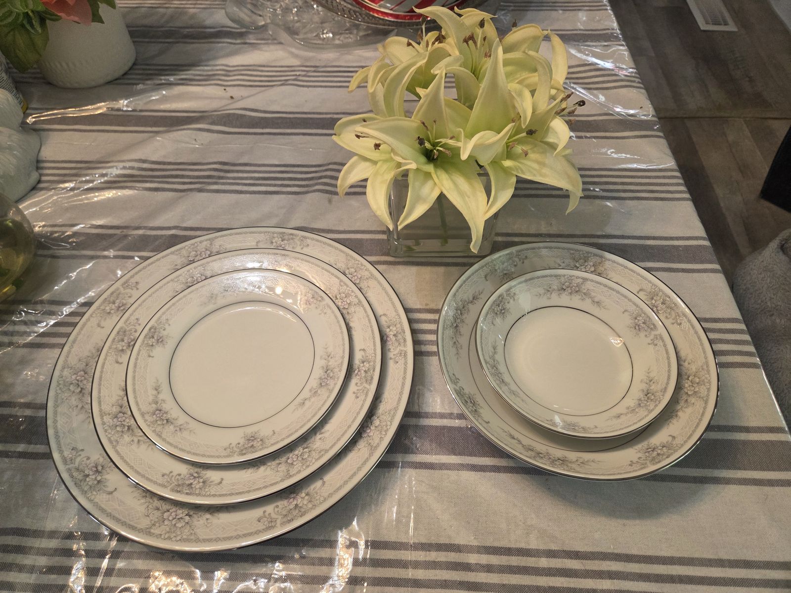 Fine China Dinnerware Set with Floral Pattern and Silver Trim