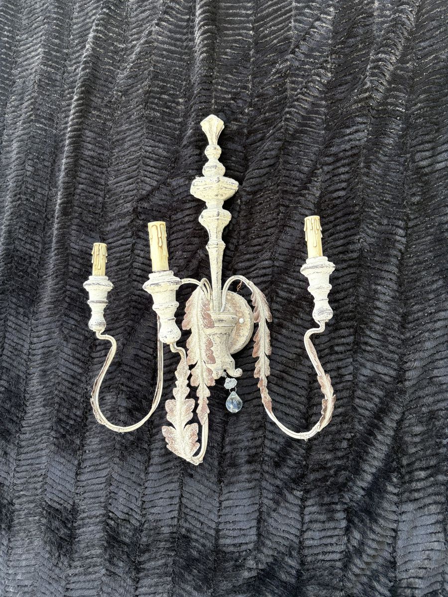 Persian White Wall bracket lamp light fixture $100 cash/venmo in Draper
