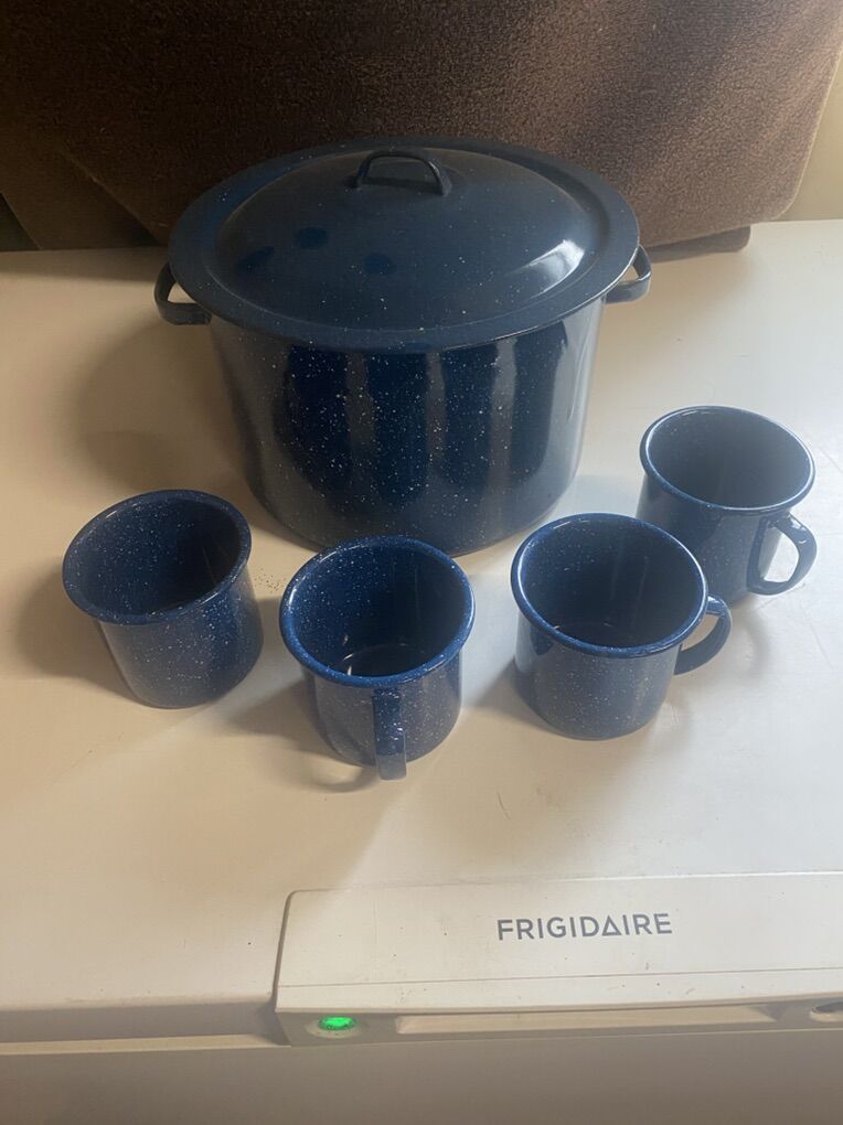 Metal Cooking Pot With Four Matching Cups