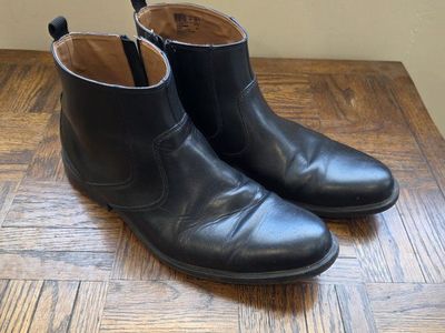 Clarks Black Leather Chelsea Boots. size 12 mens