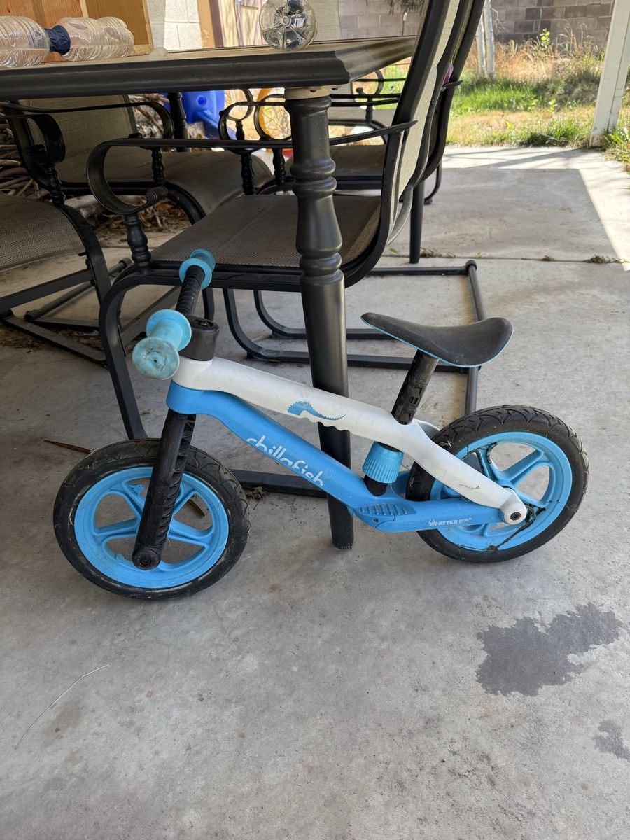 Chillafish Blue and White Kids Balance Bike