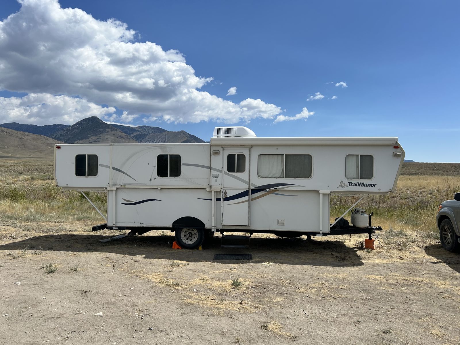 Rare lightweight hard sided pop up collapsible camper trailer