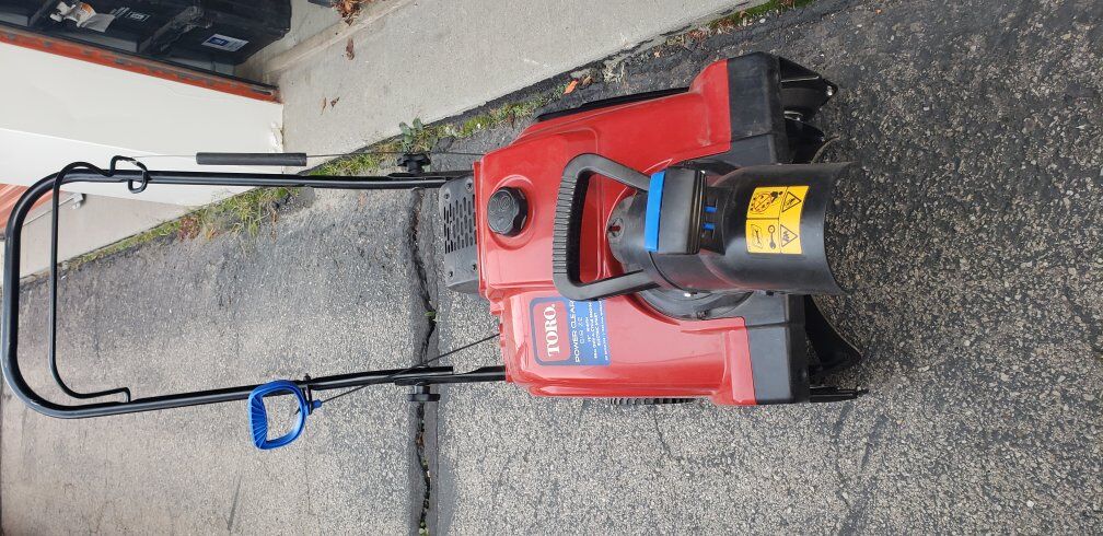 Toro Power Clear 518 ZE Snow Blower – Elec Start