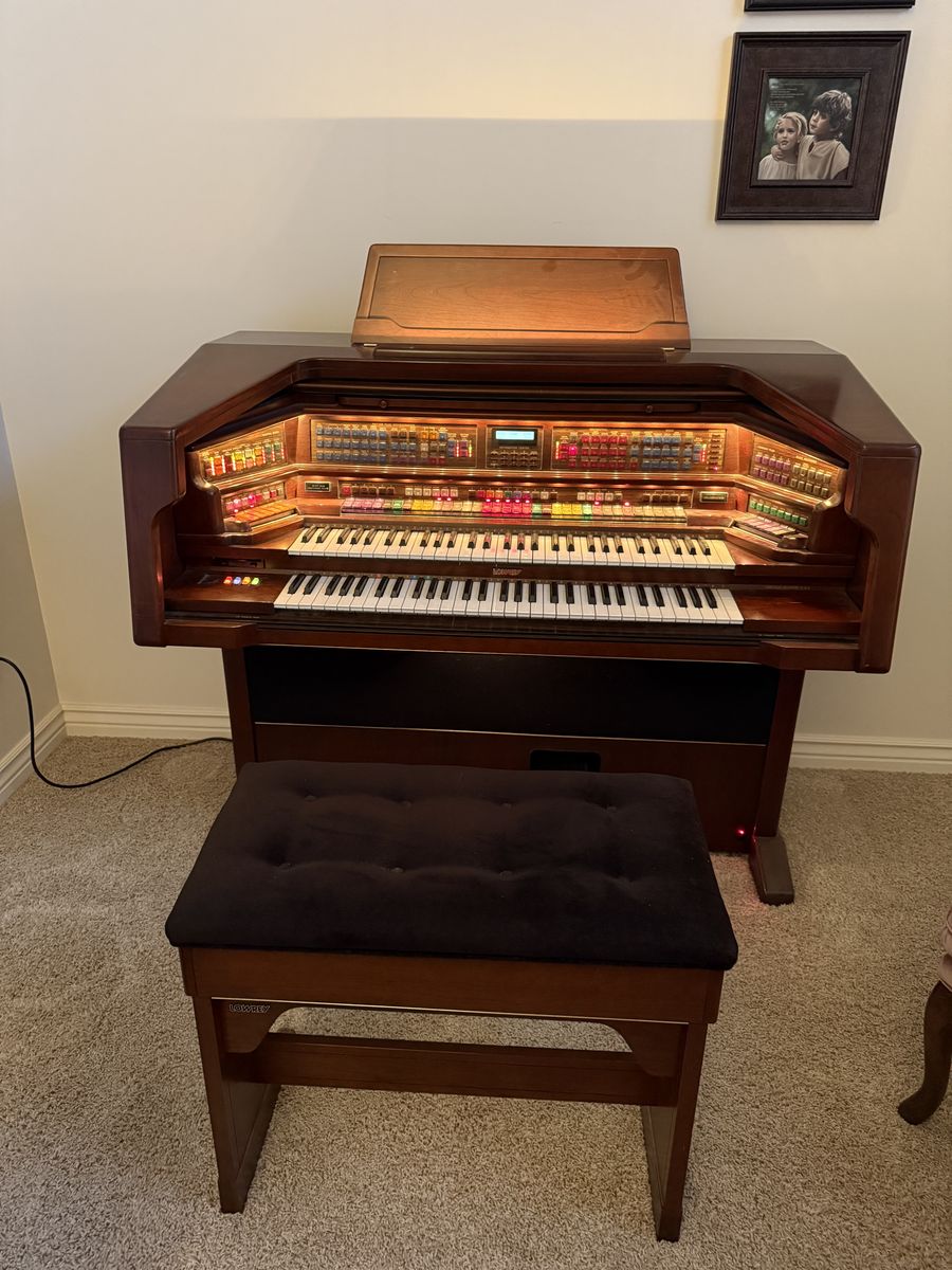 Lowrey Celebration Electronic Organ