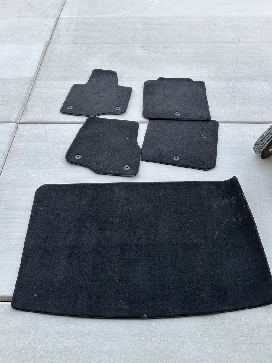 OEM Black Carpet Mats for 2018 Lincoln Navigator